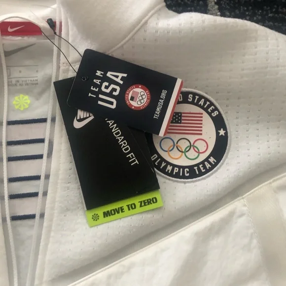 Very Rare USA Nike Team USA Windrunner
Women's Medal Stand Jacket - Picture 5 of 15
